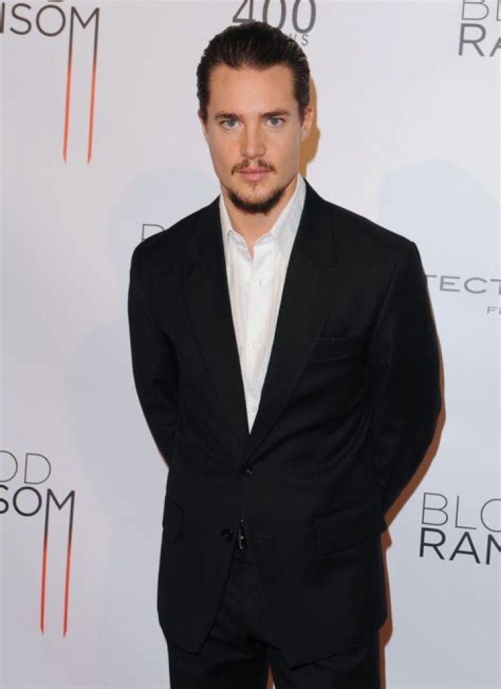 Alexander Dreymon Height, Weight, Net Worth, Age, Birthday, Wikipedia, Who, Nationality, Biography