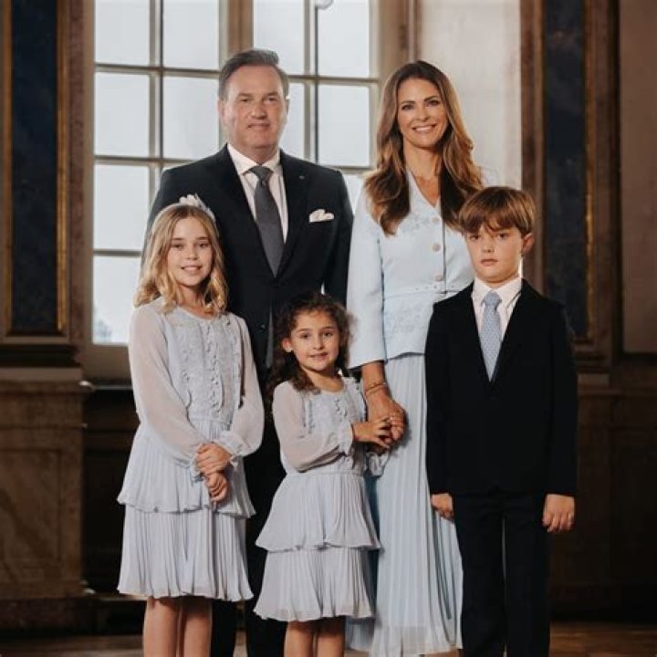 
Is Amaryllis Fox Married? Her Bio, Age, Birthdate, Husband, Daughter, Height and Net worth 