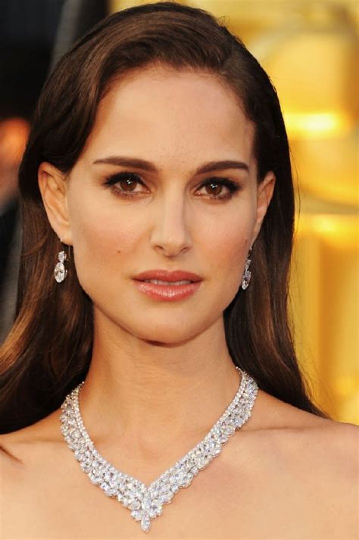 
Sarah Lambert Height, Weight, Net Worth, Age, Birthday, Wikipedia, Who, Nationality, Biography 