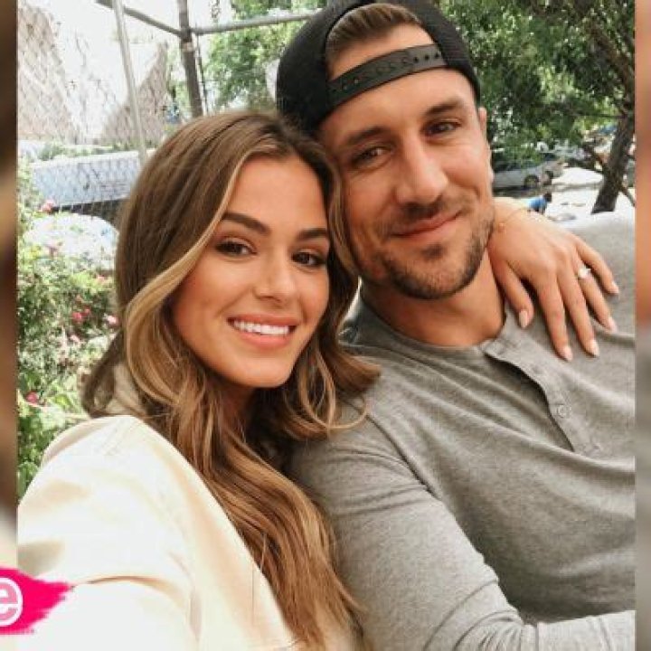 
The Bachelorette Stars Chase McNary Proposed To His Girlfriend Ellie White 